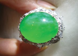 Figure 2. Fine jadeite ring. Photo: Kehan Li.